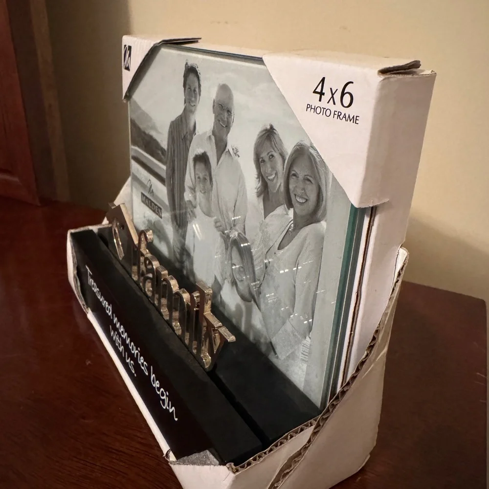 Malden Family Photo Frame - Black and Silver
